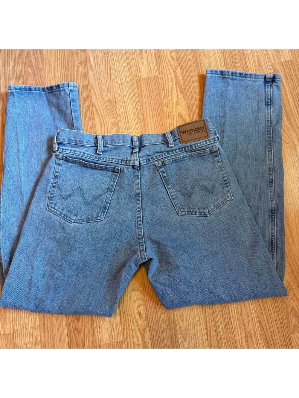 Wrangler Blue Jeans Straight Leg Size 34 x 32
